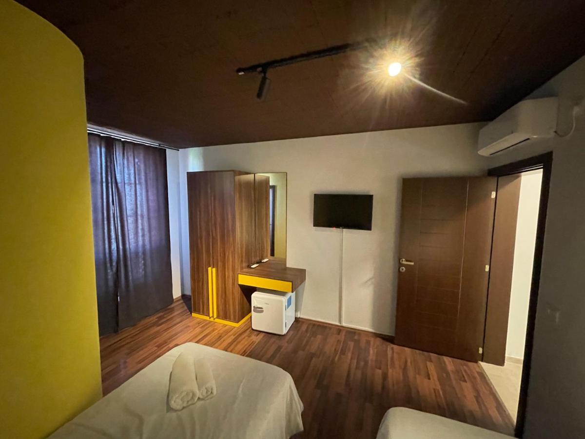 Hotel Hiserra Прізрен Екстер'єр фото