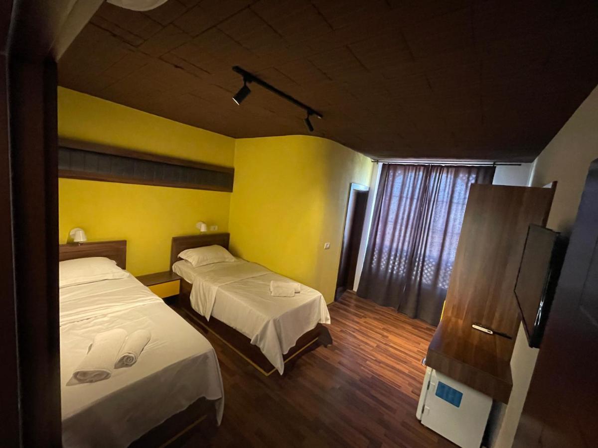 Hotel Hiserra Прізрен Екстер'єр фото